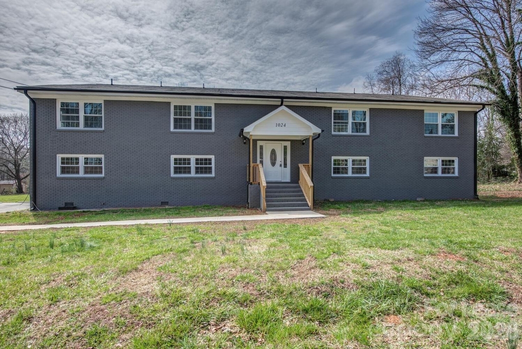 1048 Avondale Road - Photo 0