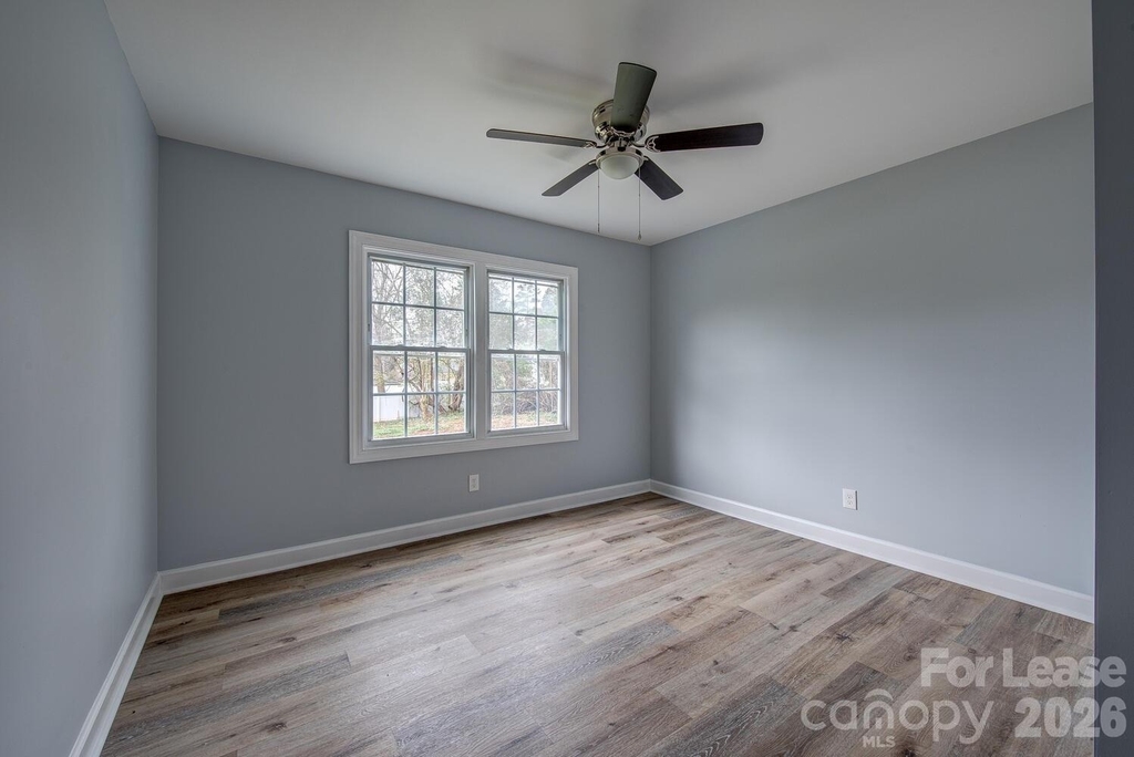 1048 Avondale Road - Photo 6