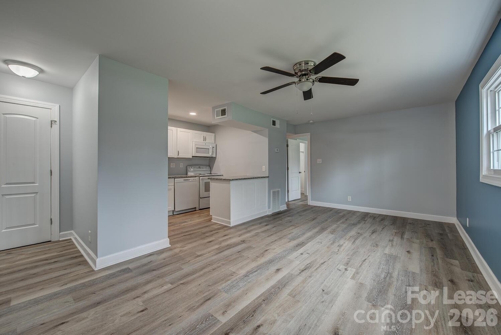 1048 Avondale Road - Photo 2
