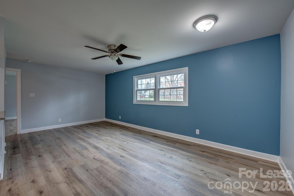 1048 Avondale Road - Photo 1