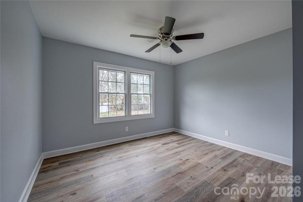 1048 Avondale Road - Photo 8