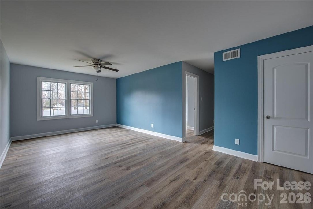 1048 Avondale Road - Photo 1