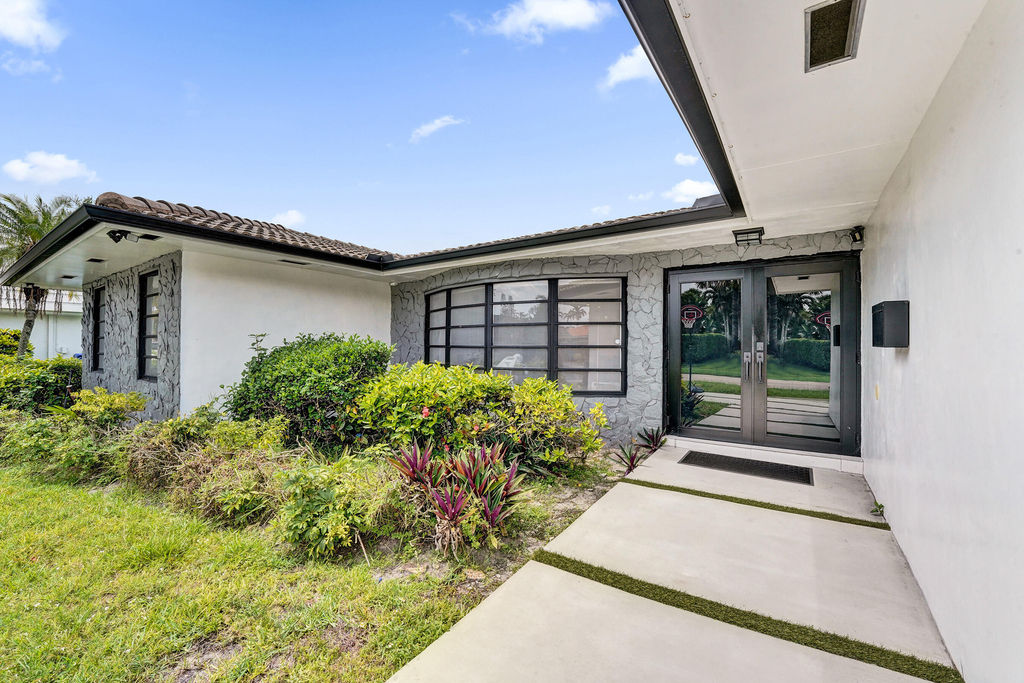 3630 N 55th Avenue - Photo 1