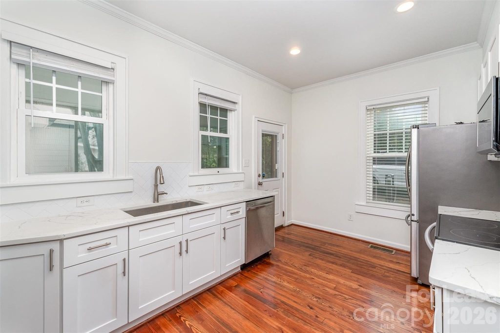 2110 Dartmouth Place - Photo 8