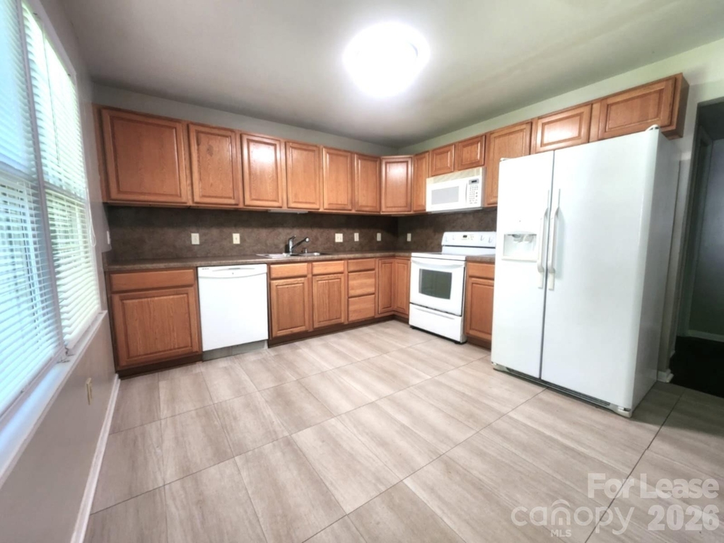 3317 Windsor Drive - Photo 5