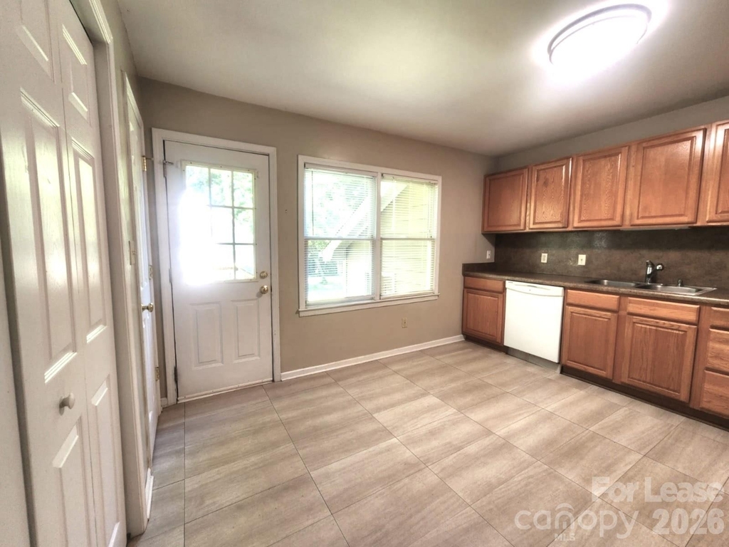 3317 Windsor Drive - Photo 7