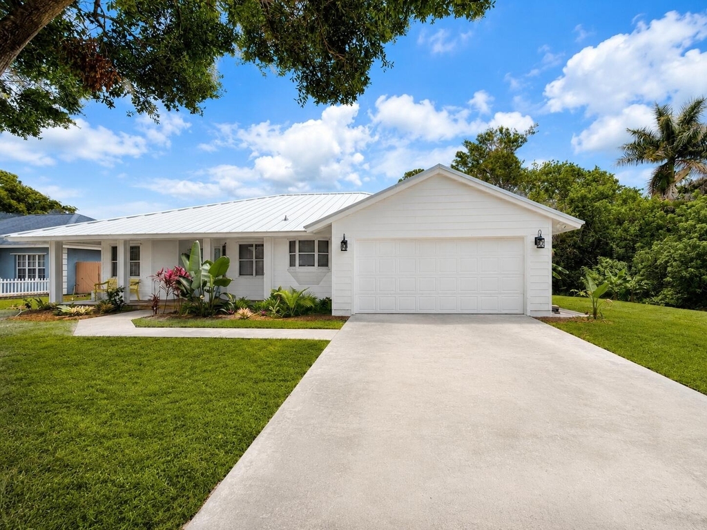 341 Suwanee Avenue - Photo 1