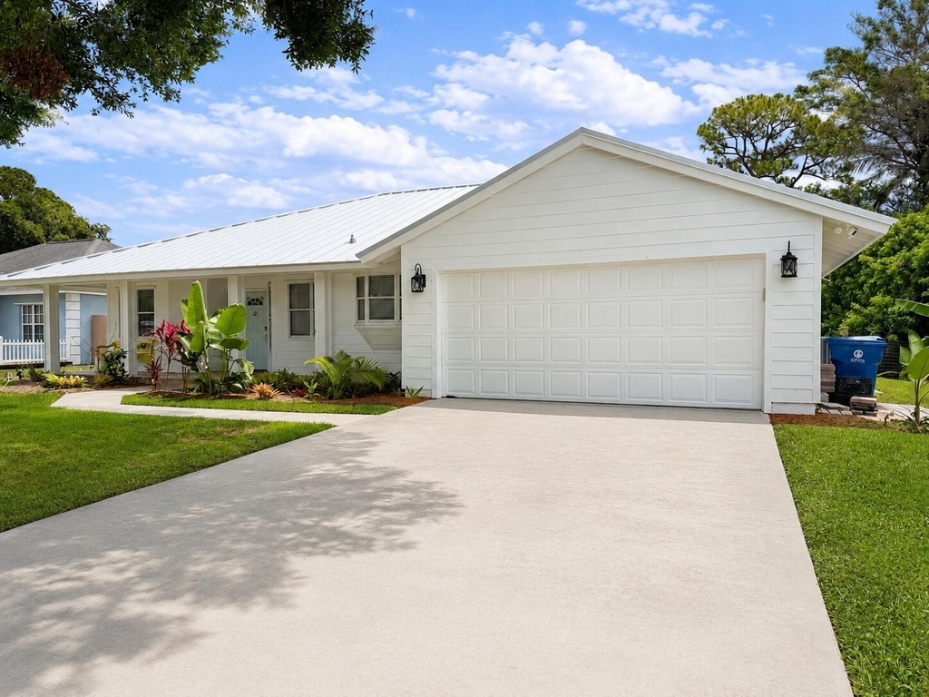 341 Suwanee Avenue - Photo 2