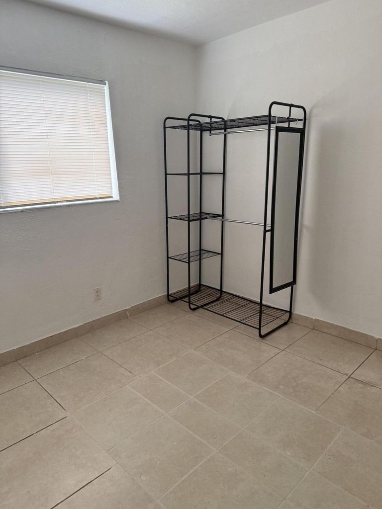 318 Ne 6th Street - Photo 1