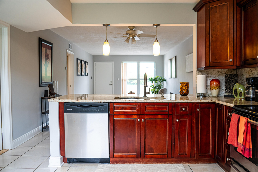 55 Se 14th Street - Photo 0