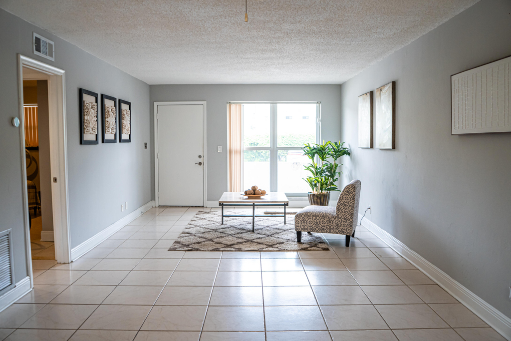 55 Se 14th Street - Photo 1