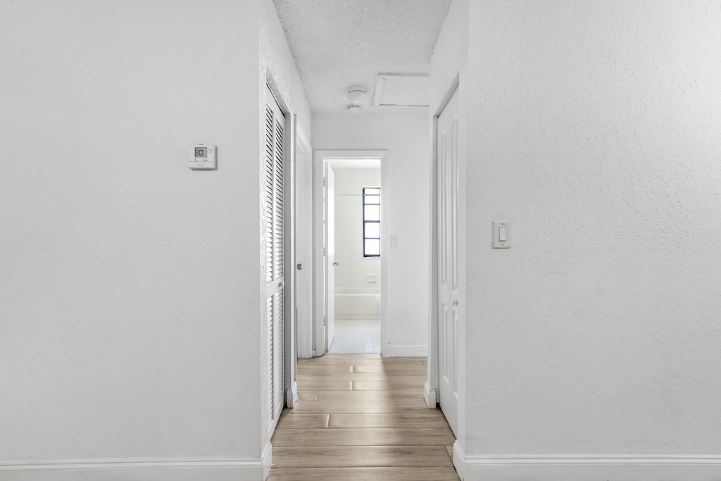 2646 Riverside Drive - Photo 6