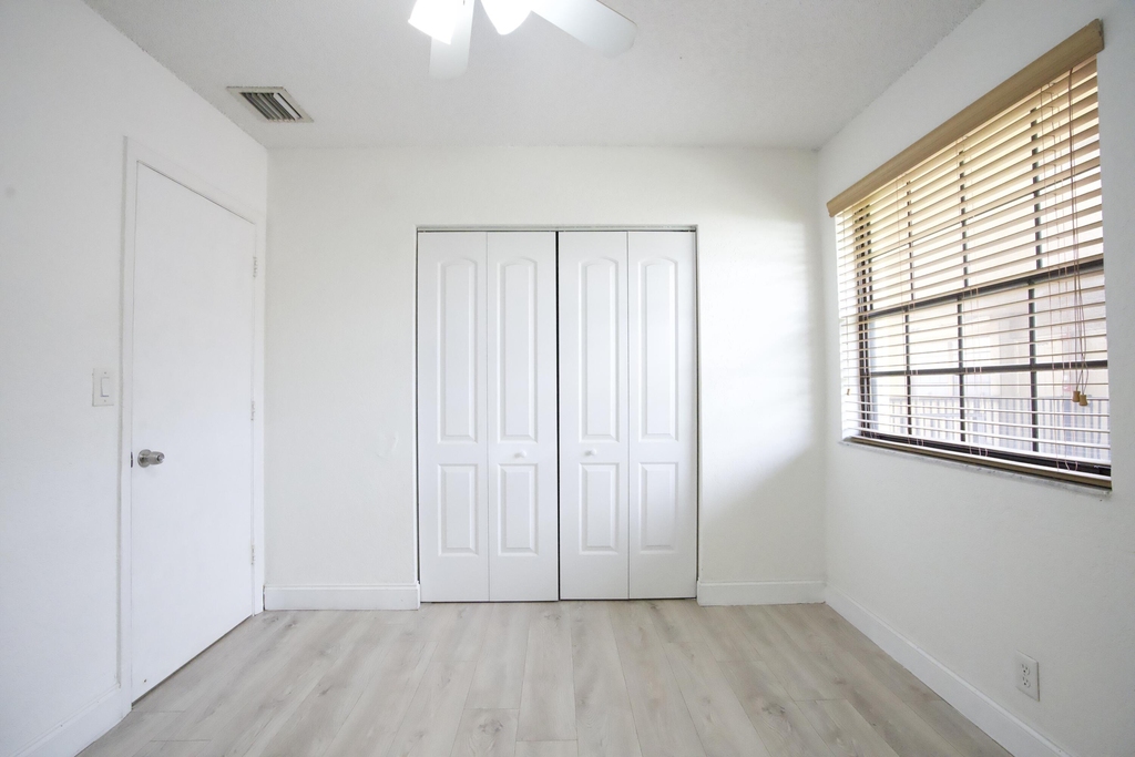 2646 Riverside Drive - Photo 11