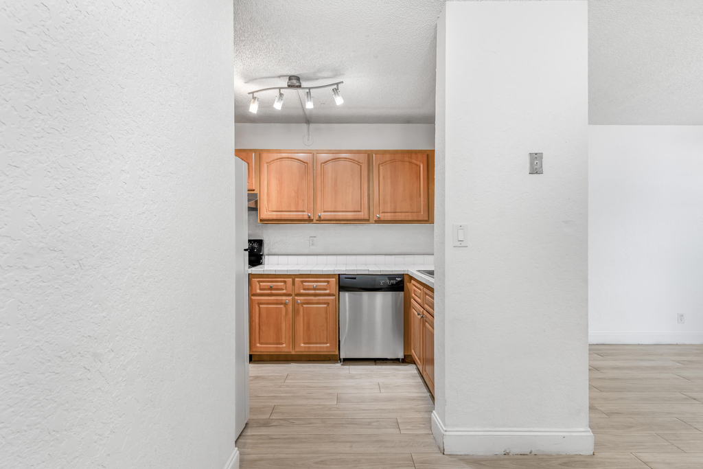 2646 Riverside Drive - Photo 3