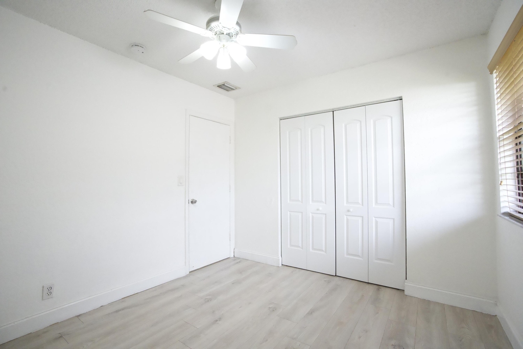 2646 Riverside Drive - Photo 12