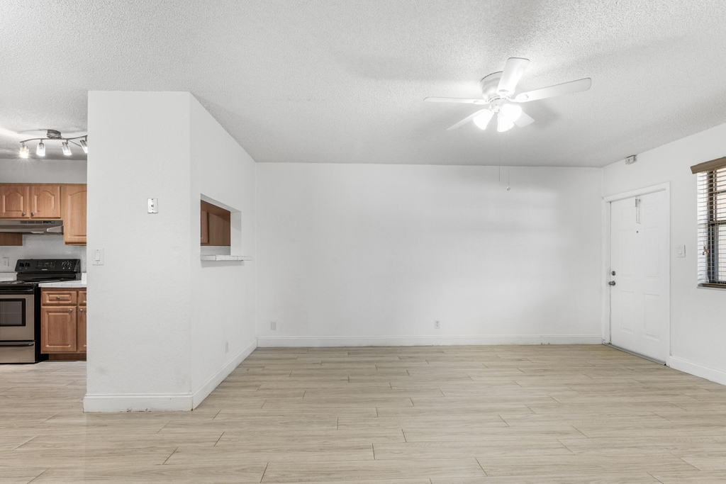 2646 Riverside Drive - Photo 2