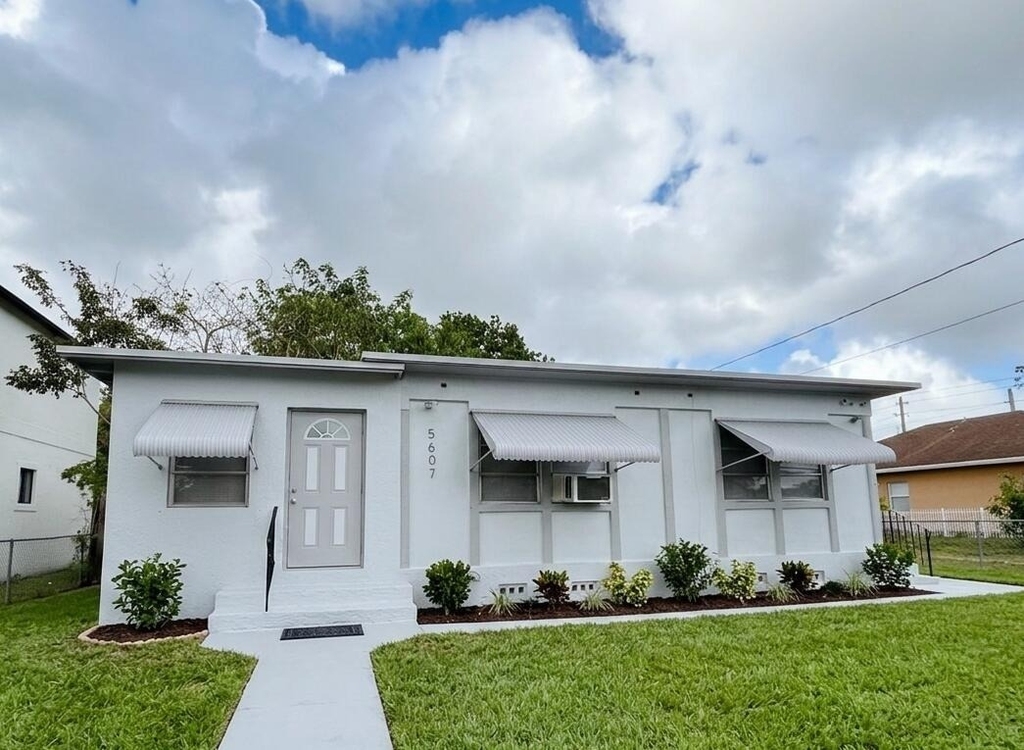 5607 Polk Street - Photo 0