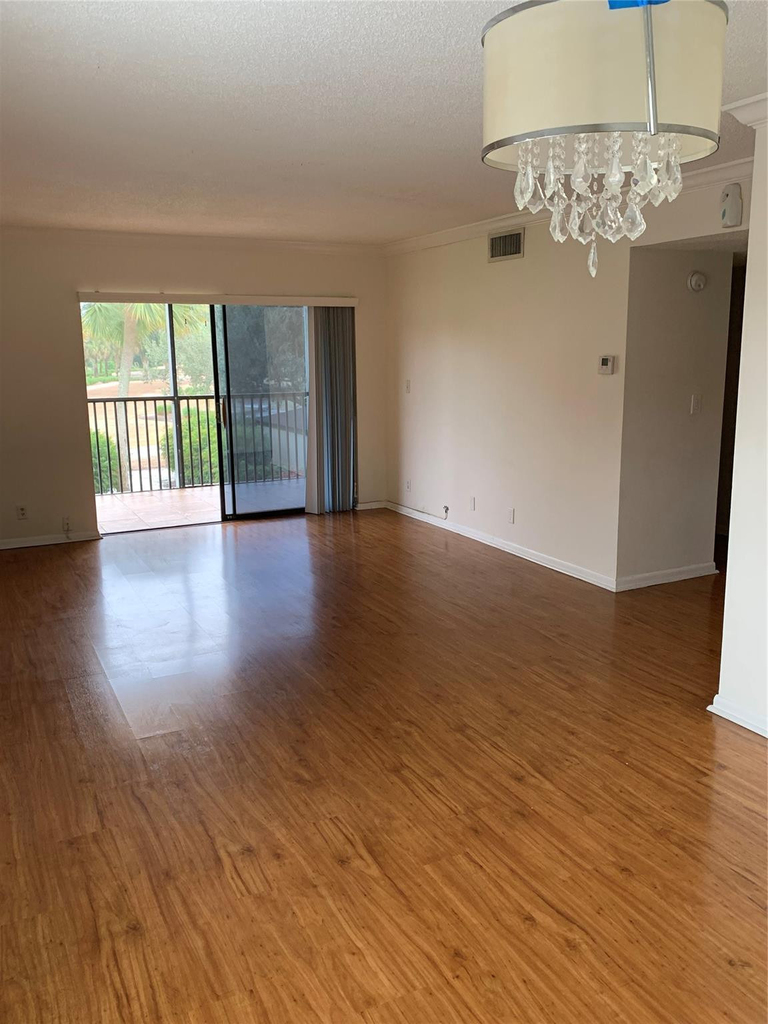 200 Jacaranda Country Club Drive - Photo 4