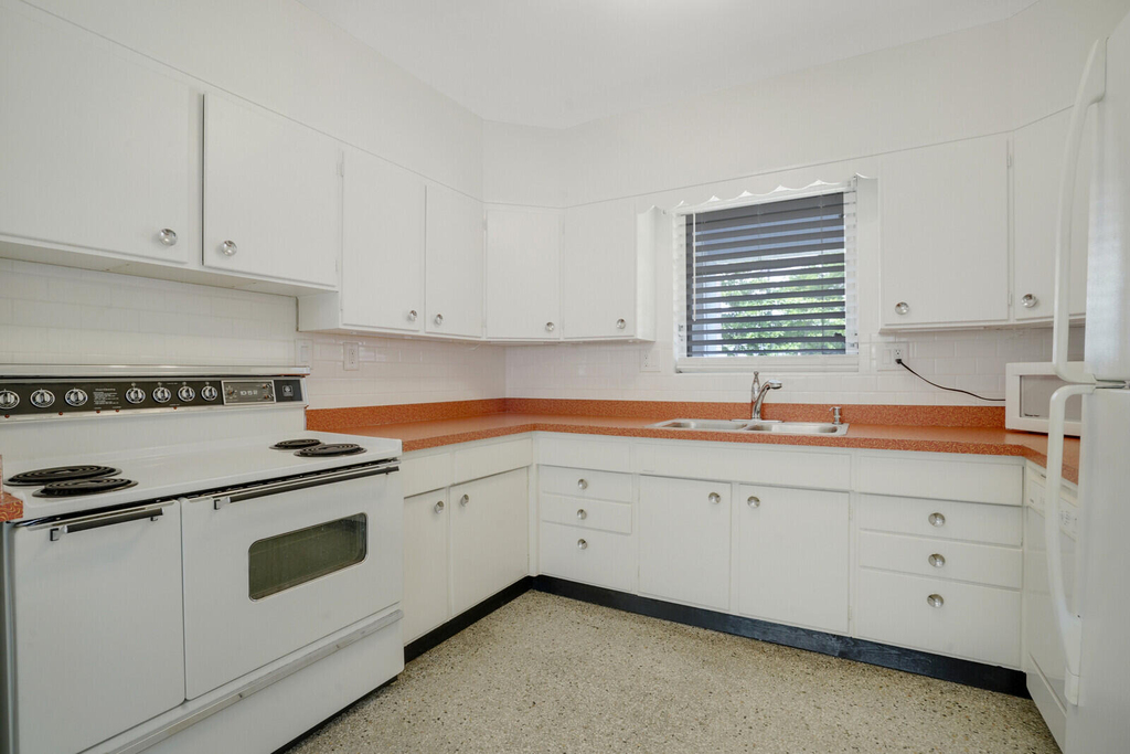 3410 Poinsettia Avenue - Photo 6