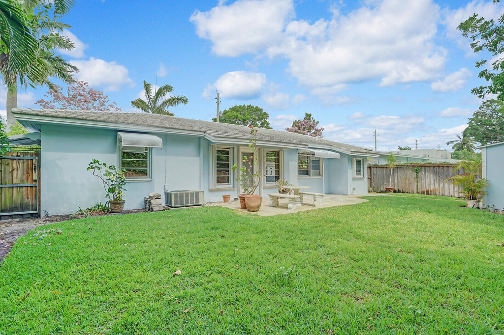 3410 Poinsettia Avenue - Photo 4