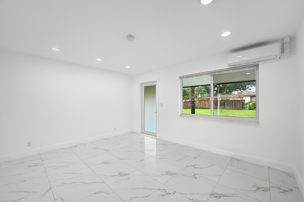 2308 Nw 3rd Avenue - Photo 3