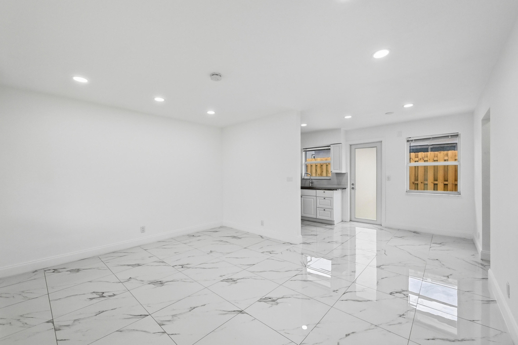 2308 Nw 3rd Avenue - Photo 2