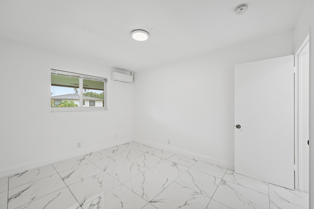 2308 Nw 3rd Avenue - Photo 6