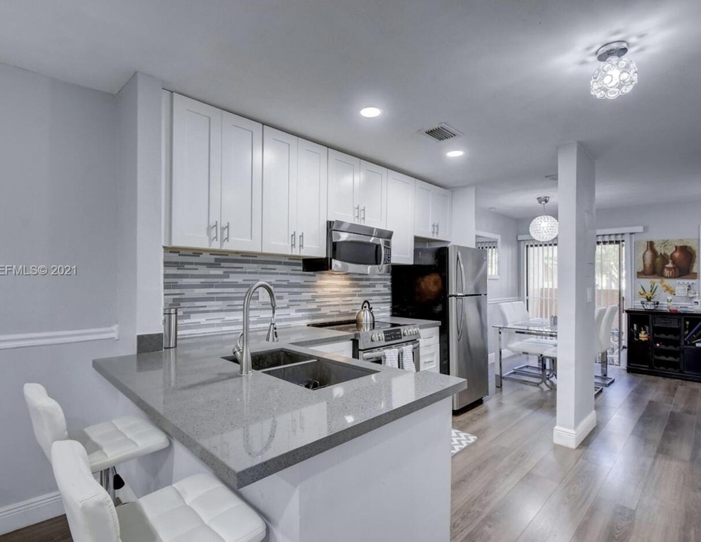 9270 Nw 40th Street - Photo 5