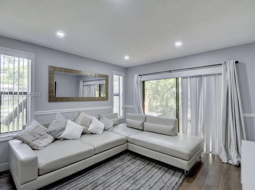 9270 Nw 40th Street - Photo 8