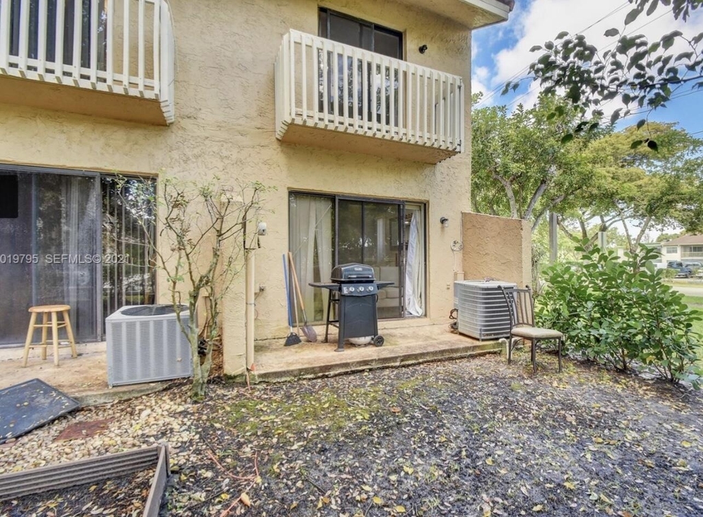 9270 Nw 40th Street - Photo 16