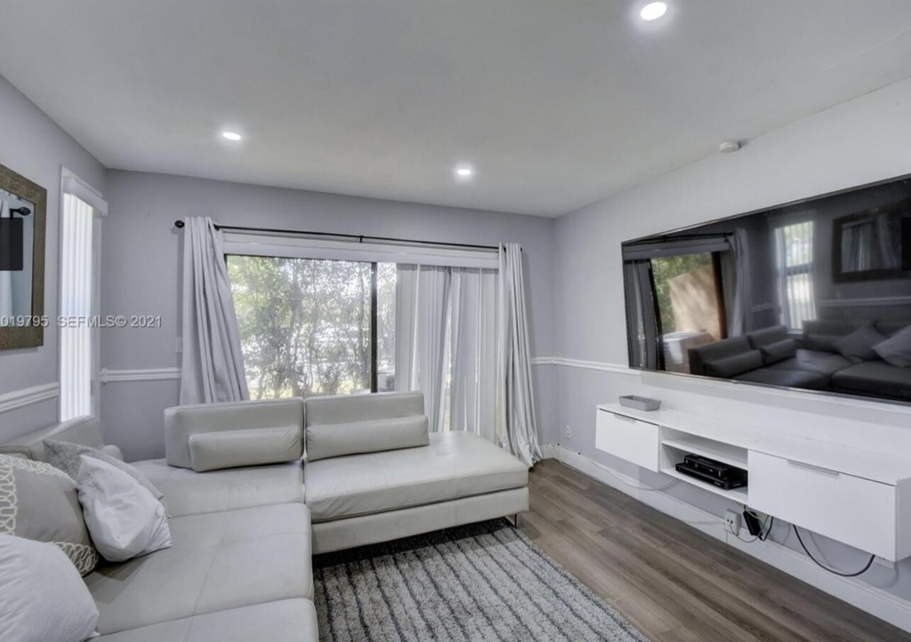 9270 Nw 40th Street - Photo 9