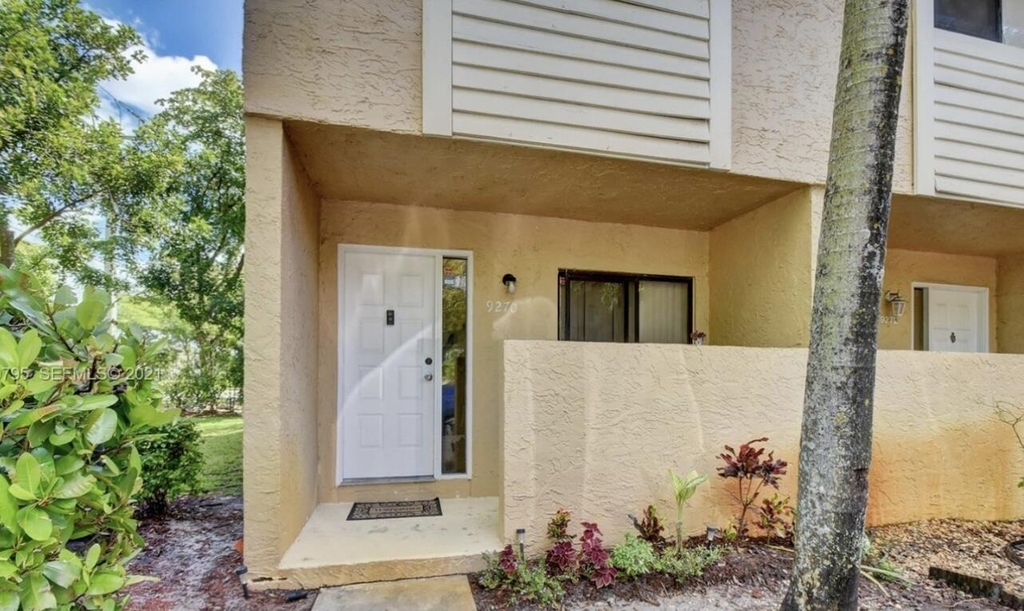 9270 Nw 40th Street - Photo 1