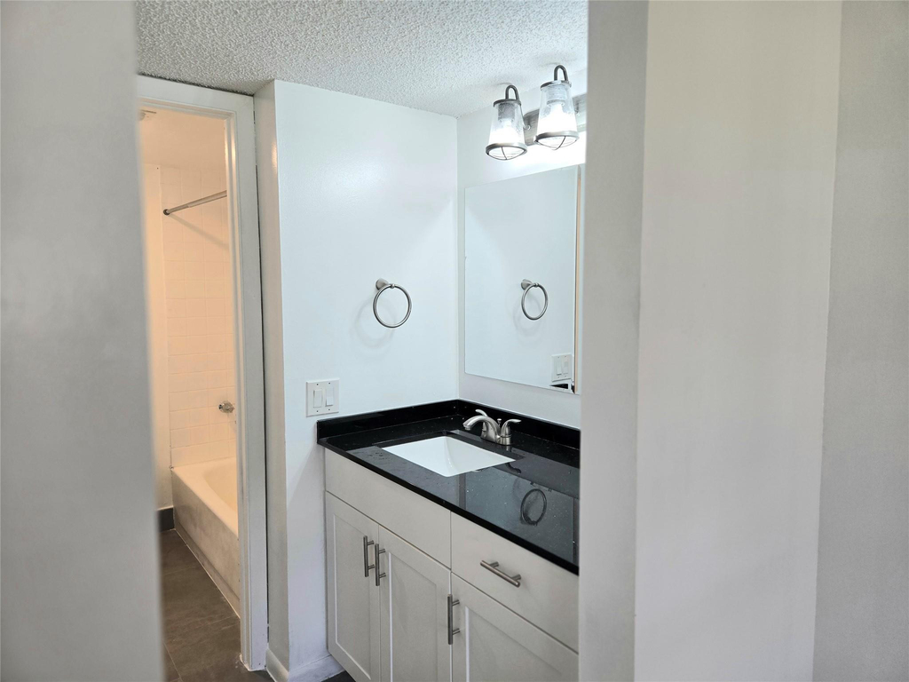1100 Nw 87th Avenue - Photo 11