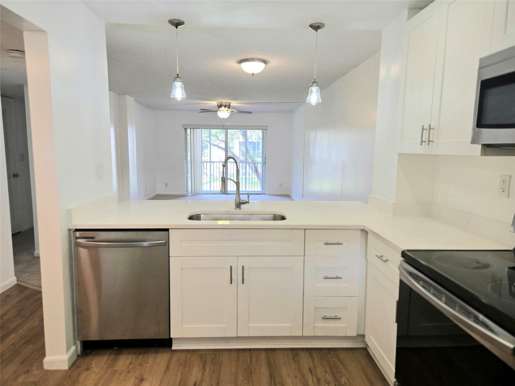 1100 Nw 87th Avenue - Photo 7