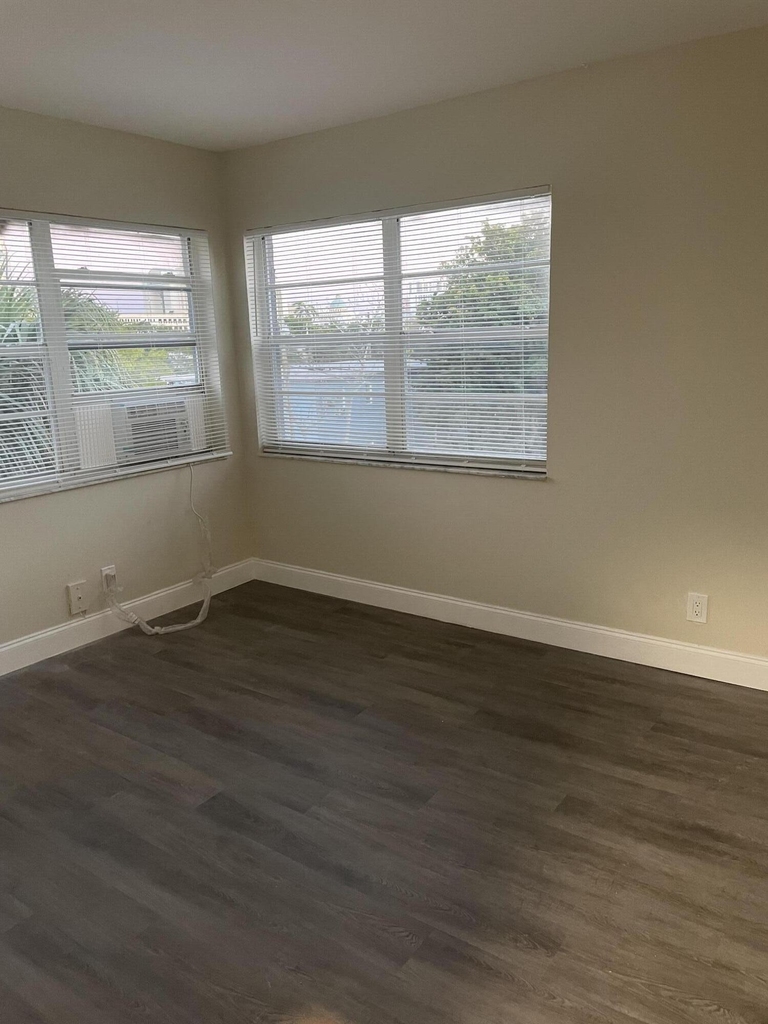 710 7th Street - Photo 0