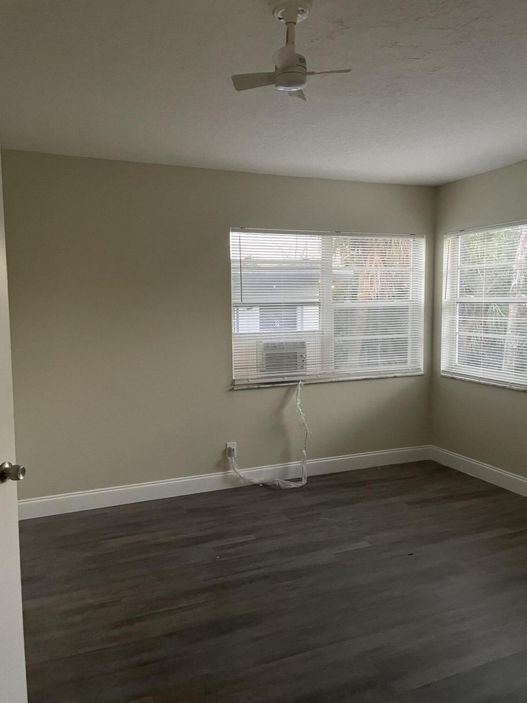 710 7th Street - Photo 1