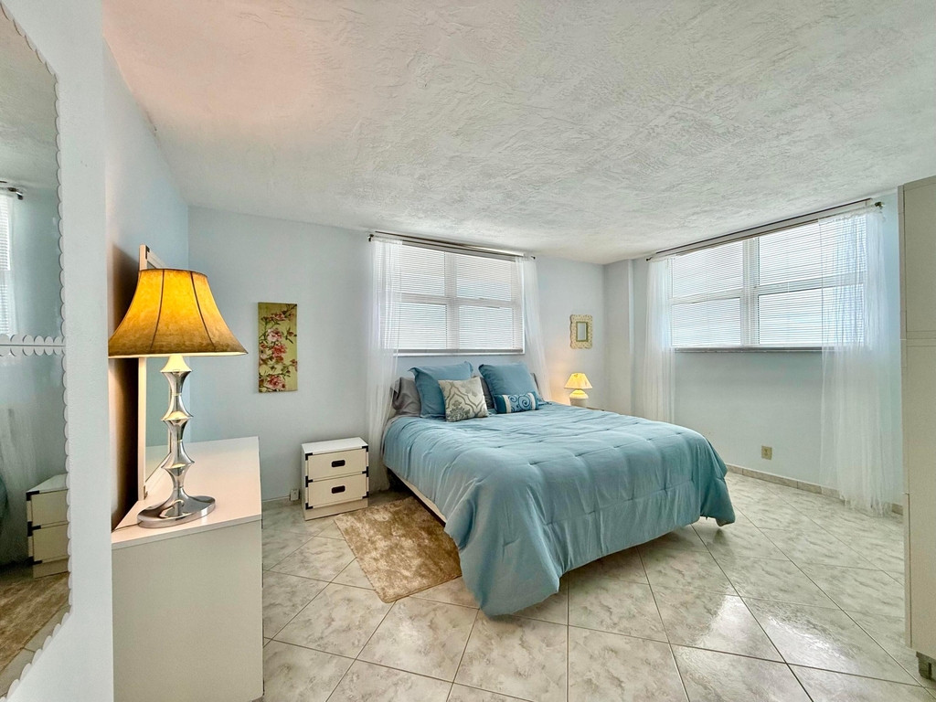 4250 Galt Ocean Drive - Photo 35