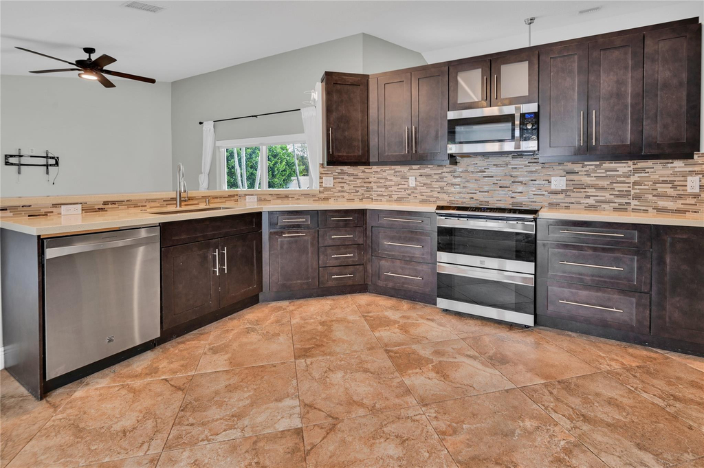 8949 Nw 45th Court - Photo 3