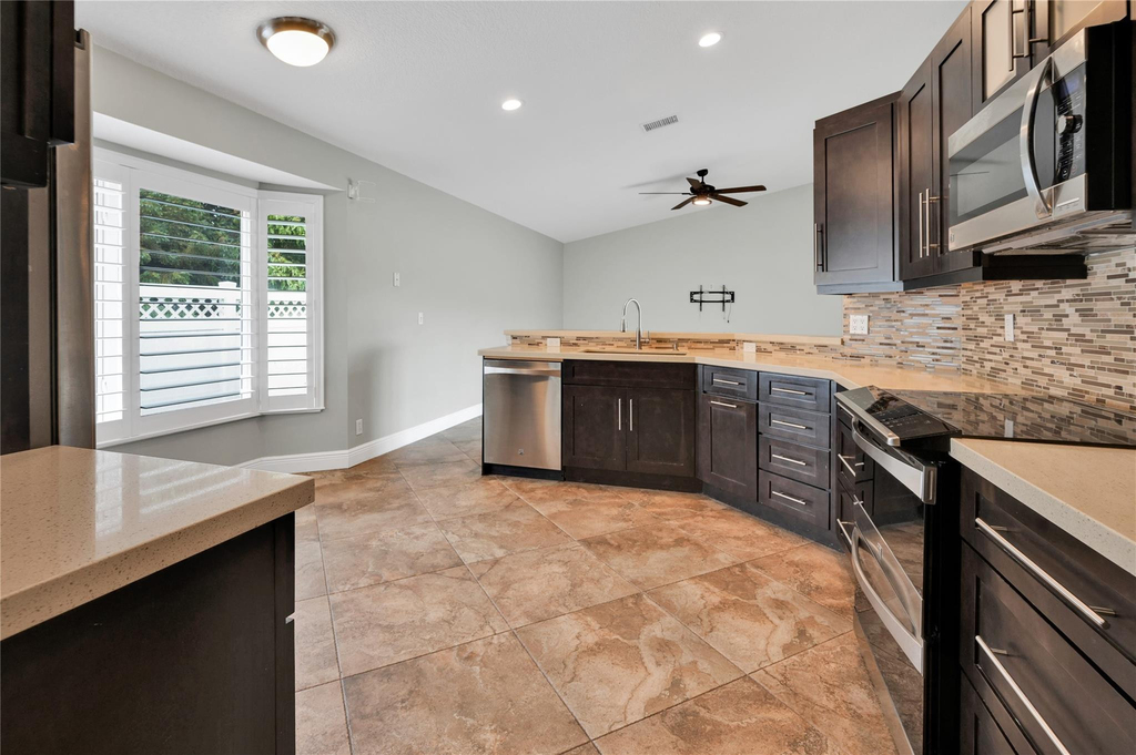 8949 Nw 45th Court - Photo 4