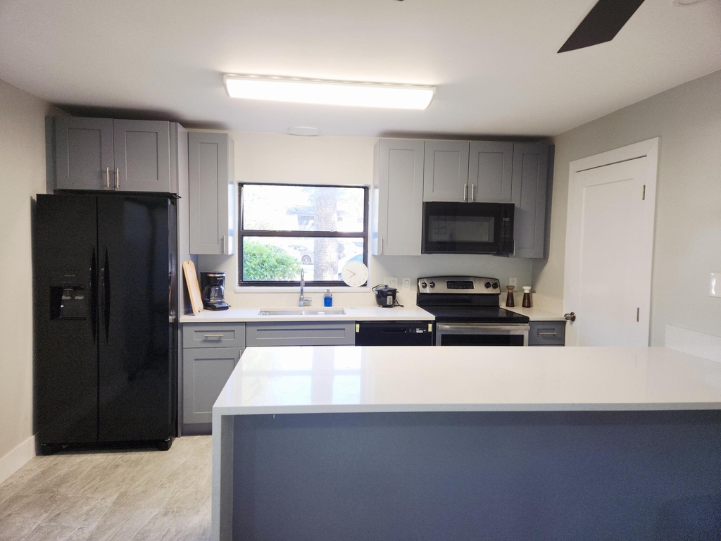 2050 Oleander Boulevard - Photo 3