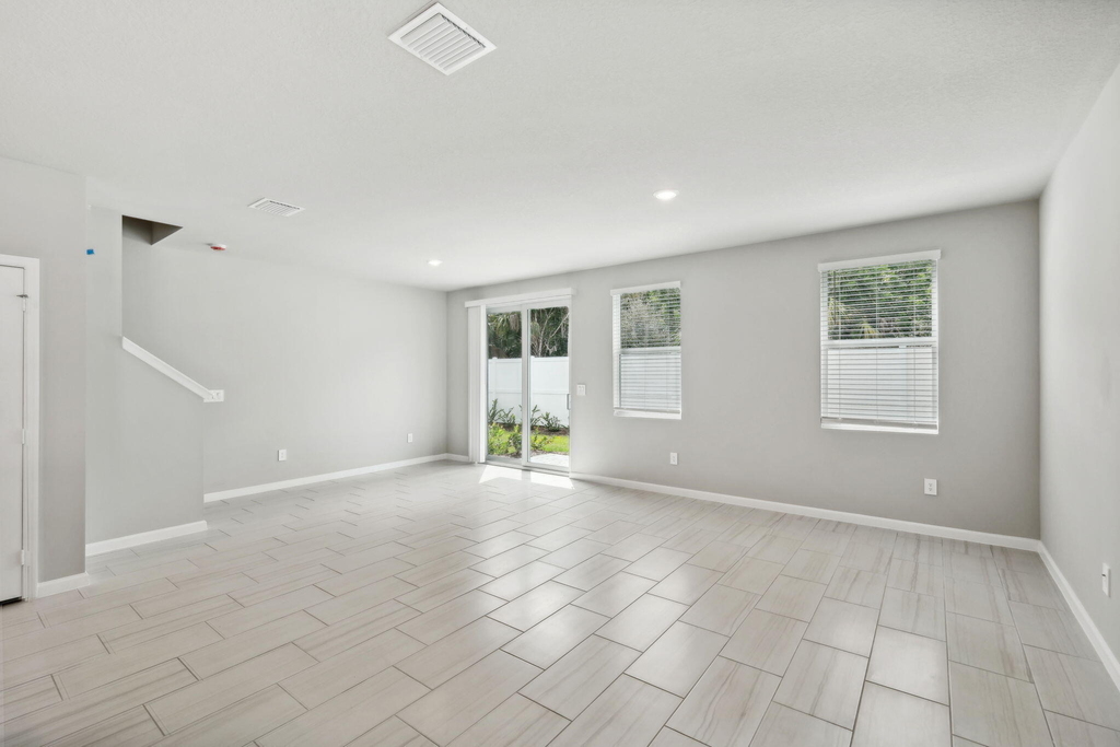 394 Salisbury Circle - Photo 2