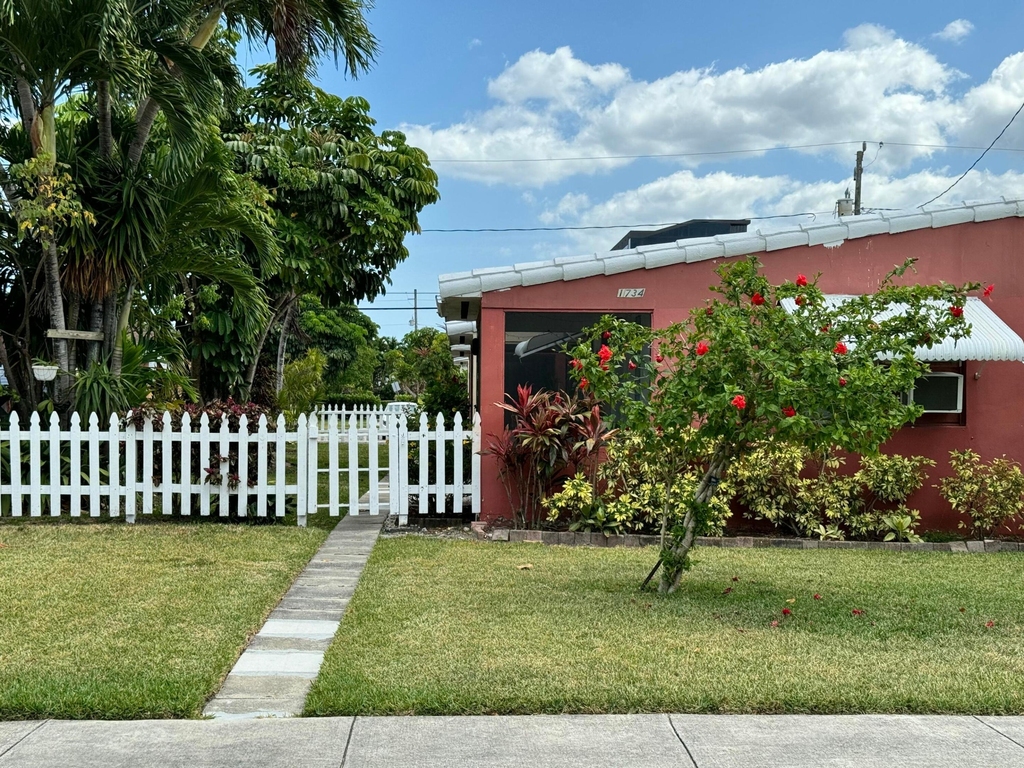 1734 Fletcher Street - Photo 0