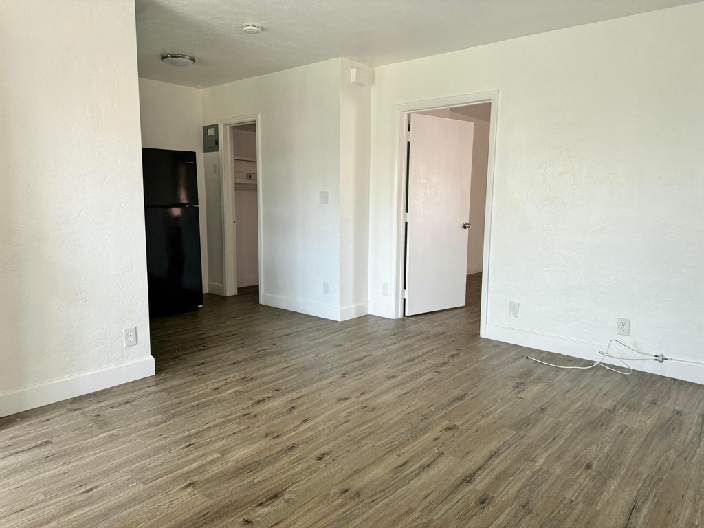 1734 Fletcher Street - Photo 2