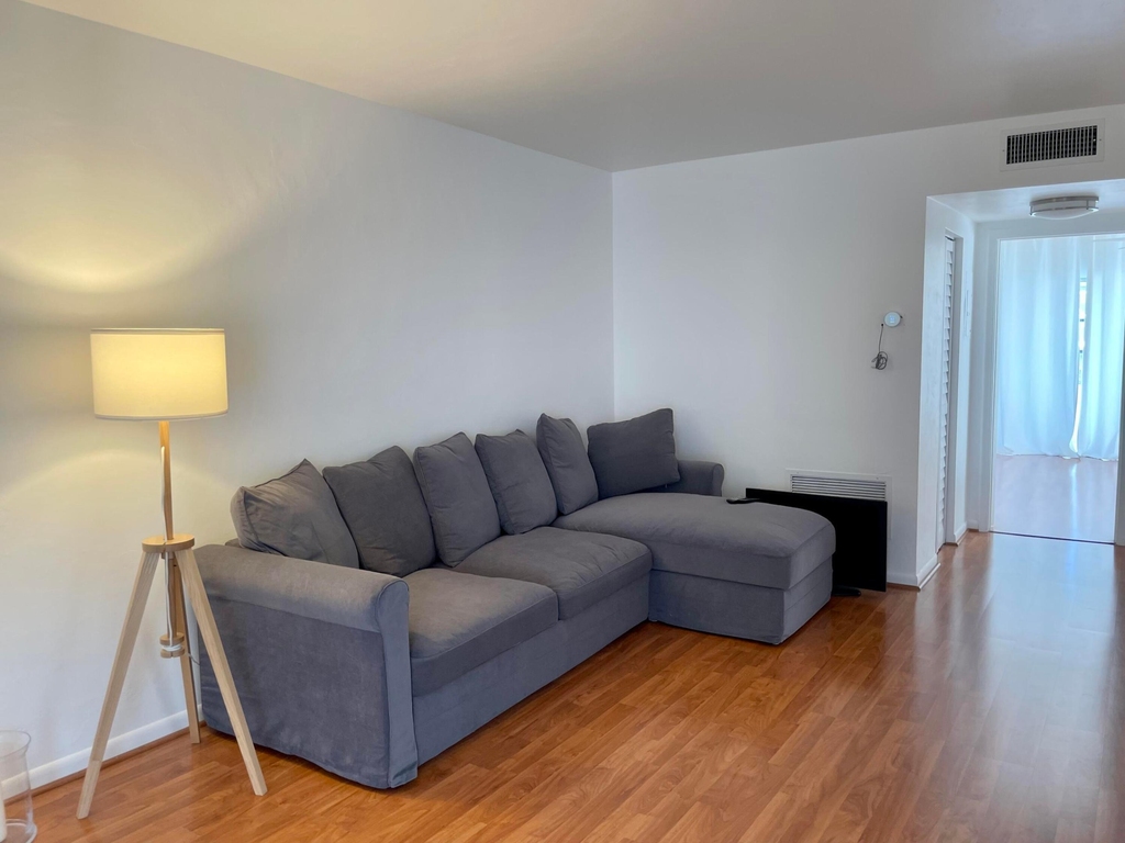 2920 Cynthia Lane - Photo 2