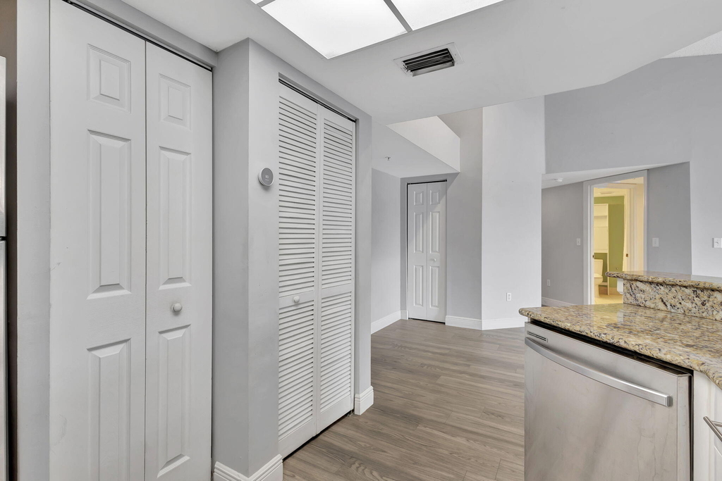 600 N Crestwood Ct Court N - Photo 3