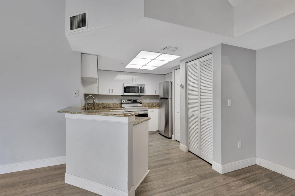 600 N Crestwood Ct Court N - Photo 8