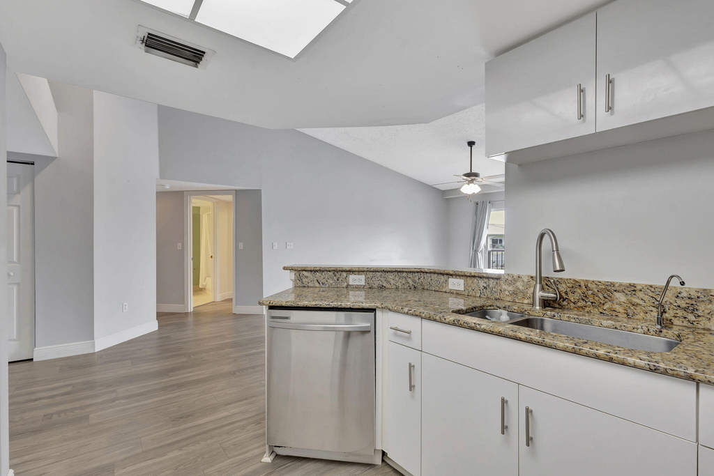 600 N Crestwood Ct Court N - Photo 4