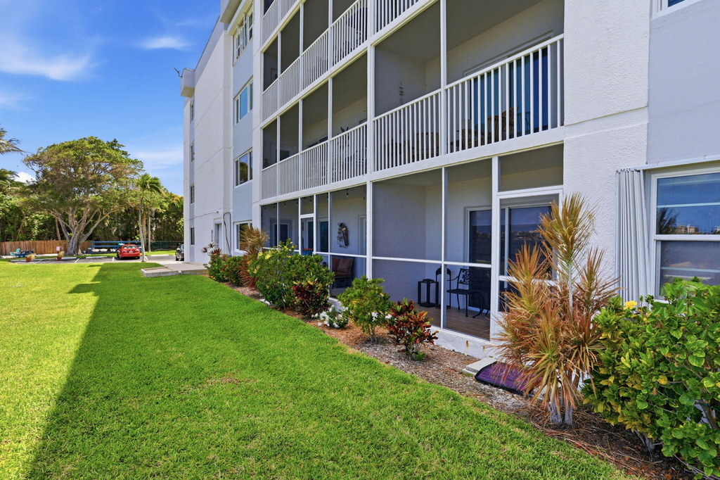 1516 S Lakeside Drive - Photo 1