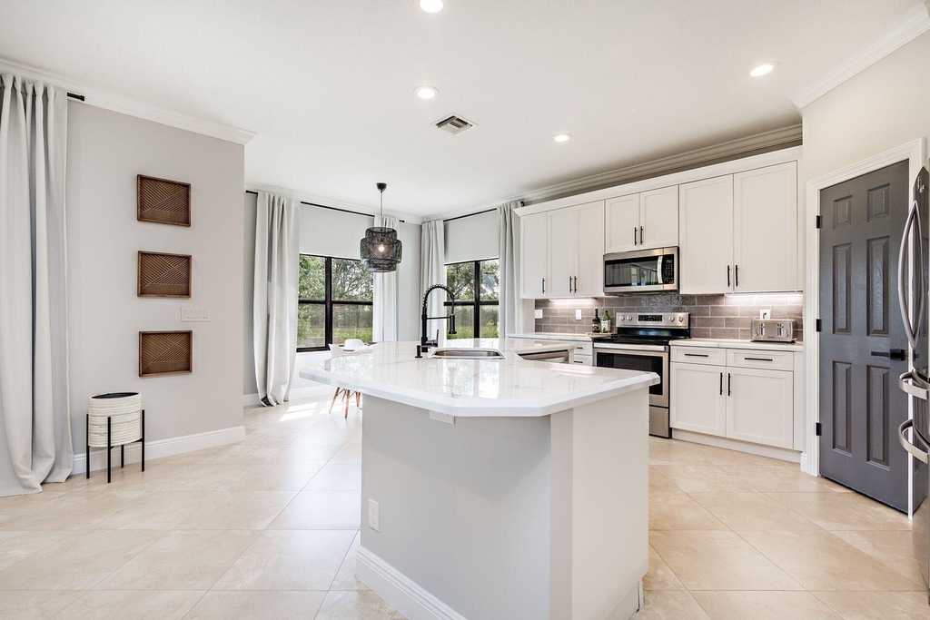 11137 Grandview Manor - Photo 7