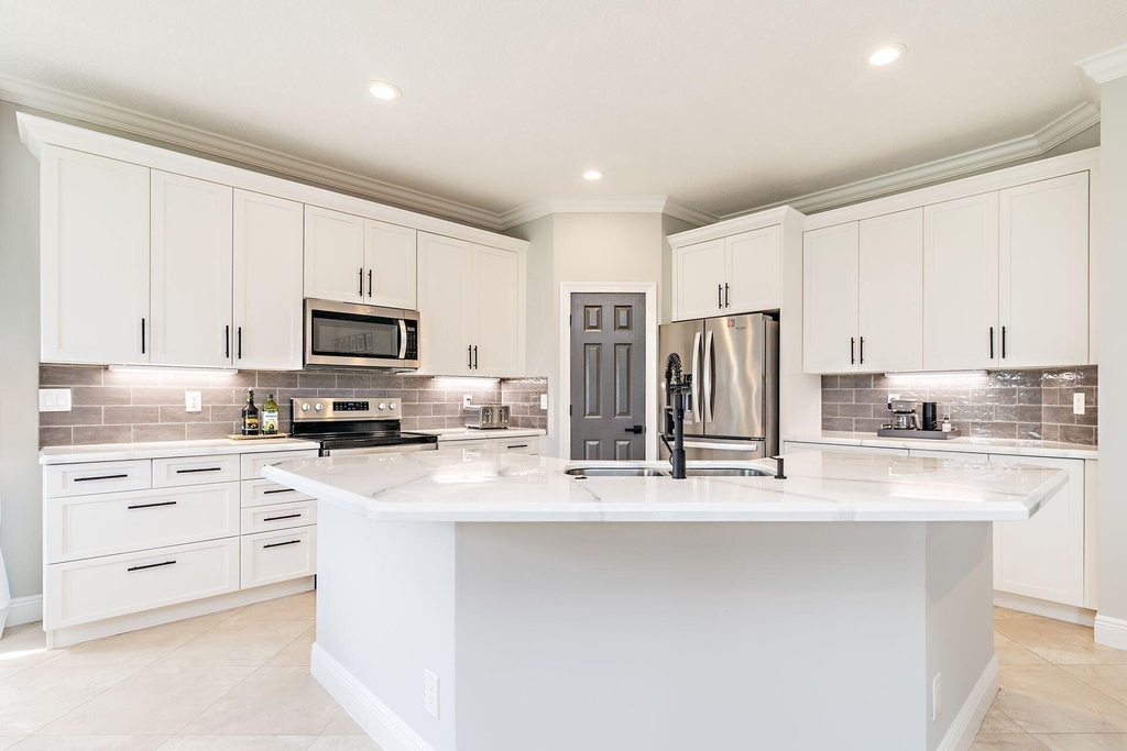 11137 Grandview Manor - Photo 8